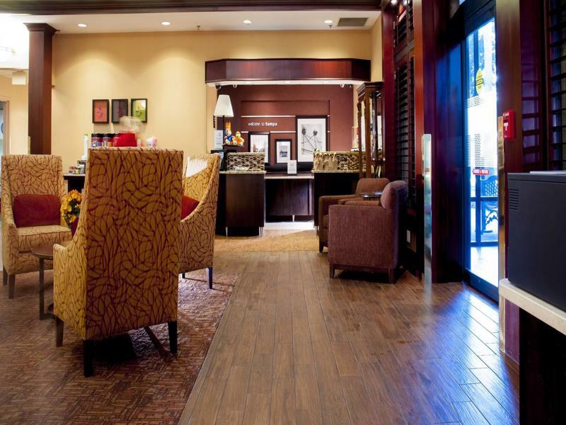 Hampton Inn & Suites Tampa-North Экстерьер фото